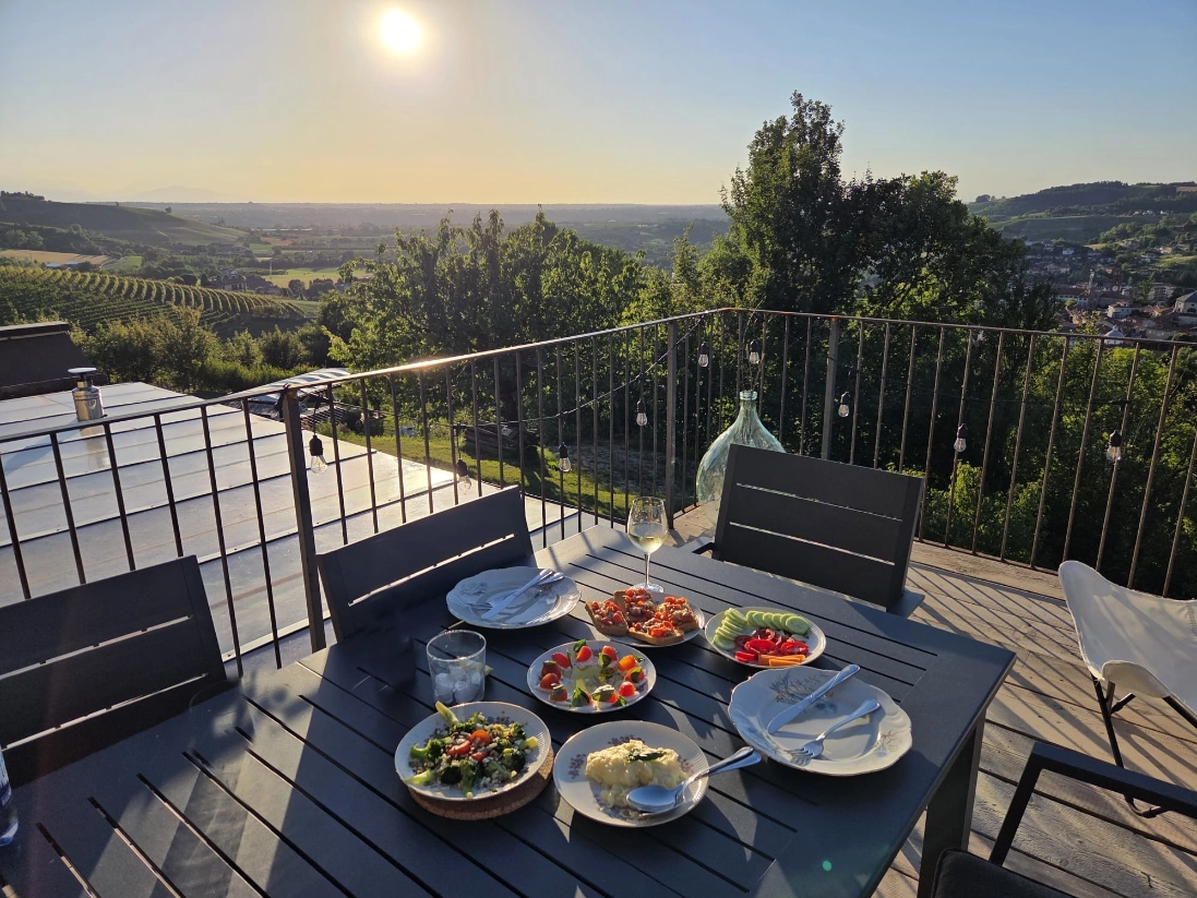 Usignolo terrace by day