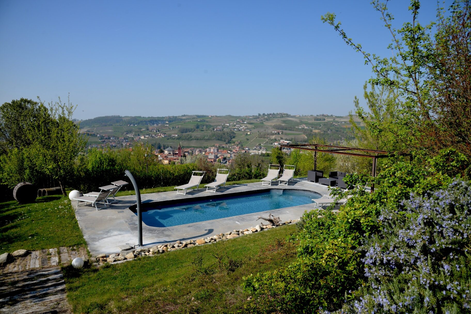 Piscina d'acqua salata, pomeriggi d'estate