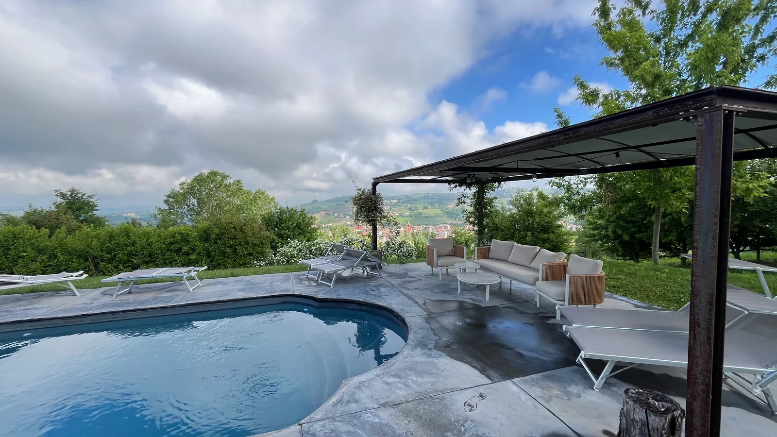 Piscina e colline di CasaMatilda